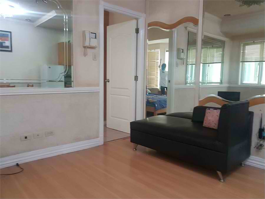 Malate 1 BR w/ parking near Roxas Blvd. and Robinsons Manila