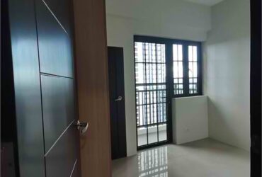 2 bedroom w/ balcony for sale along Katipunan near ATENEO