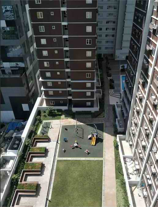 Taguig 1 bedroom condo w/parking for sale in BGC near S&R