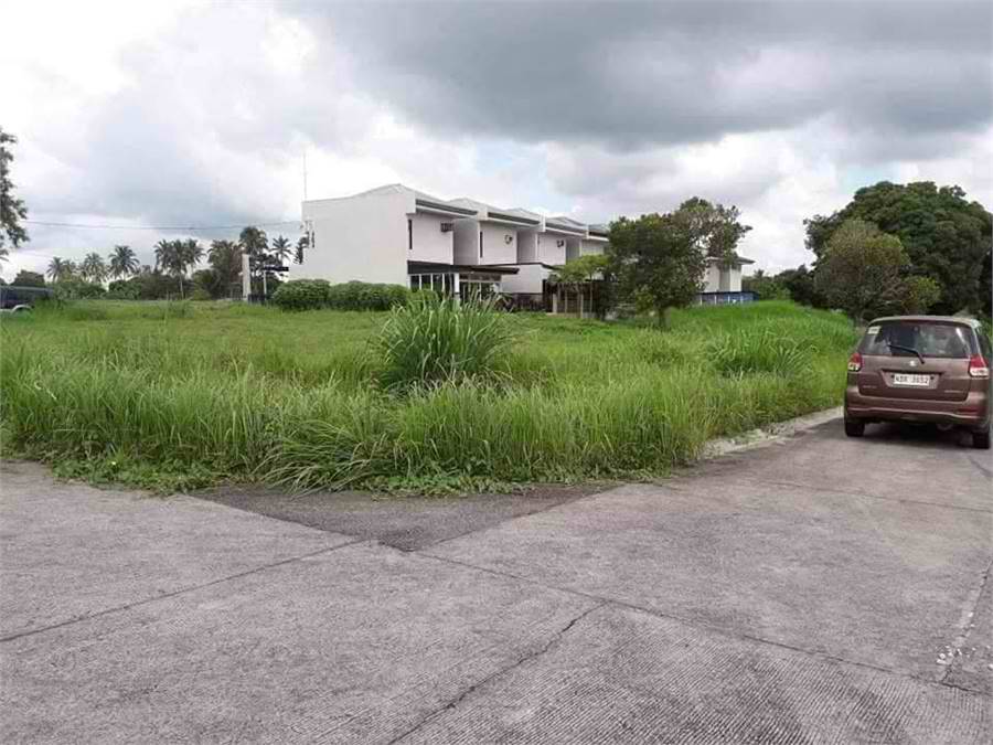 Alta Montebello corner lot for sale in Alfonso near Sonya’s Garden Tagaytay