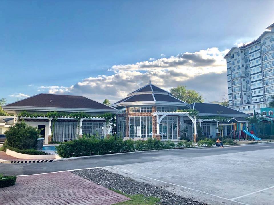 CONDO UNIT FOR SALE IN BANAWA HEIGHTS