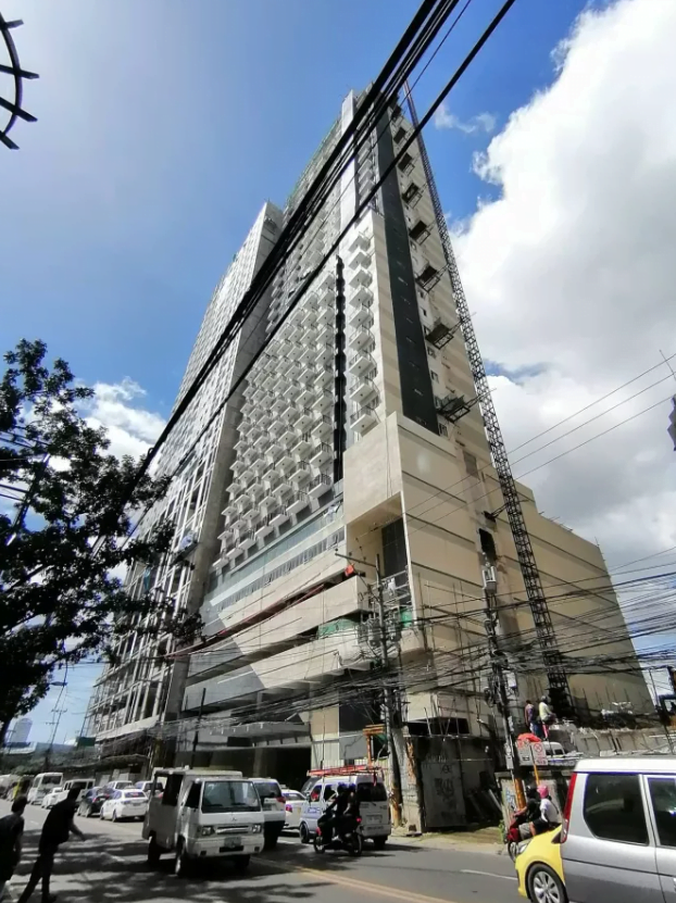 CONDO FOR SALE NEAR AYALA MALL