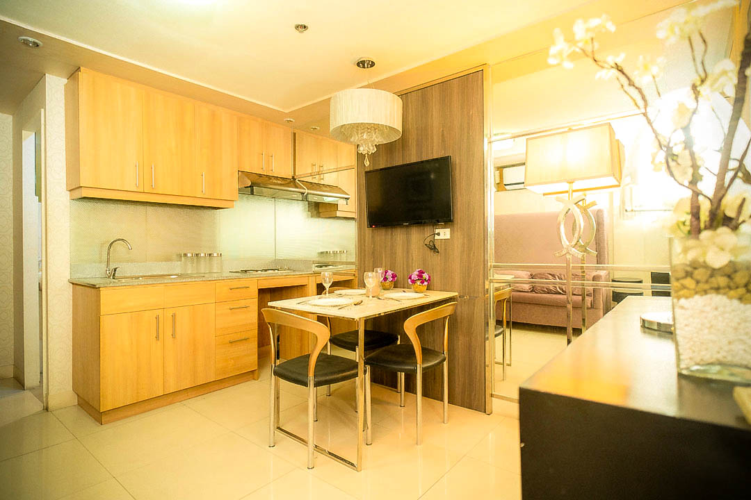 CONDO FOR SALE ACROSS ROBINSONS GALLERIA