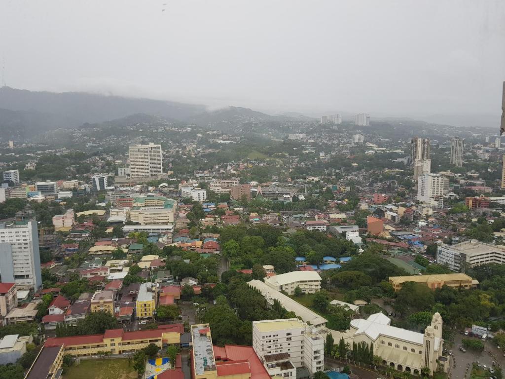 READY TO OCCUPY CONDO UNIT FOR SALE IN GENERAL MAXILOM AVE