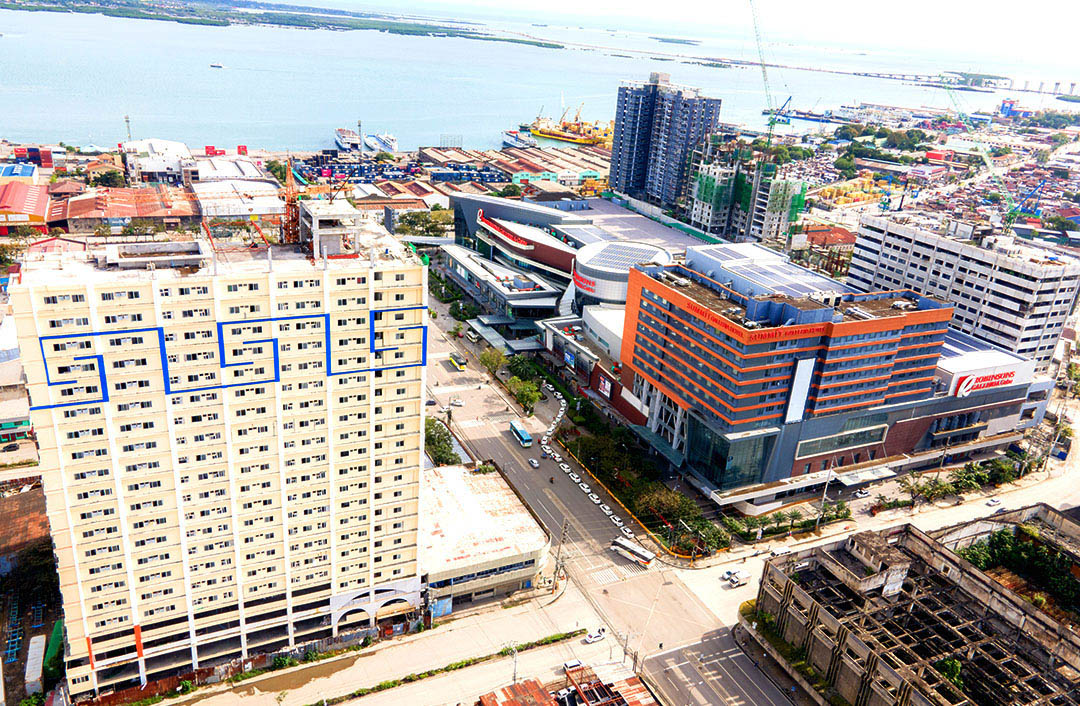 CONDO UNIT FOR SALE ACROSS ROBINSONS GALLERIA