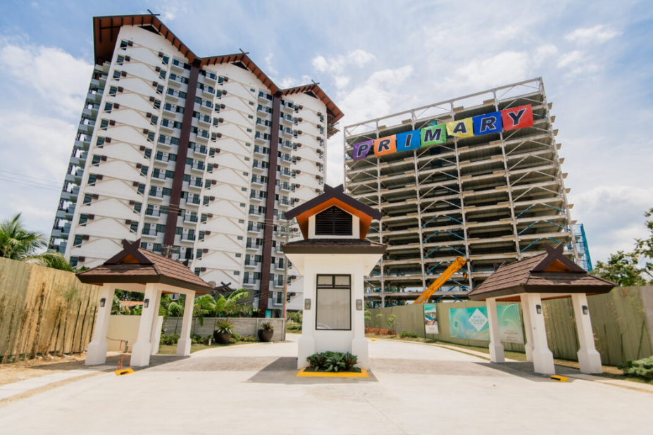 CONDO FOR SALE IN ROYAL OCEANCREST BASAK LAPULAPU