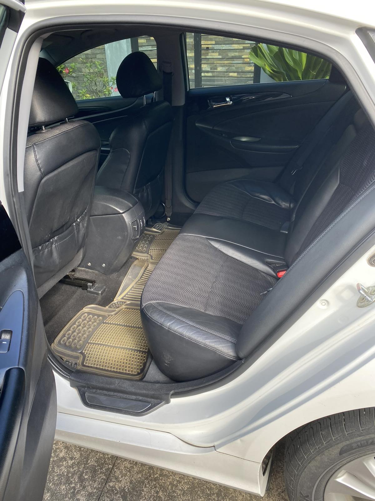 RUSH CAR FOR SALE!!! HYUNDAI SONATA 2012 MODEL