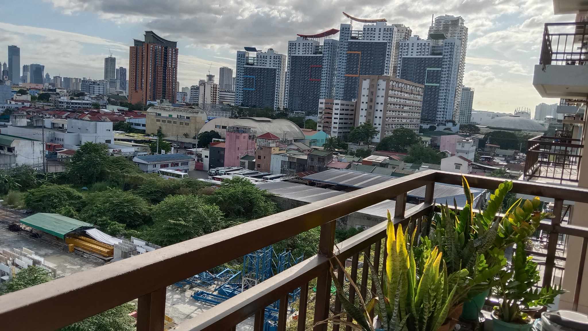 QC Cubao 2 Bedroom unit w/ balcony for sale at Escalades