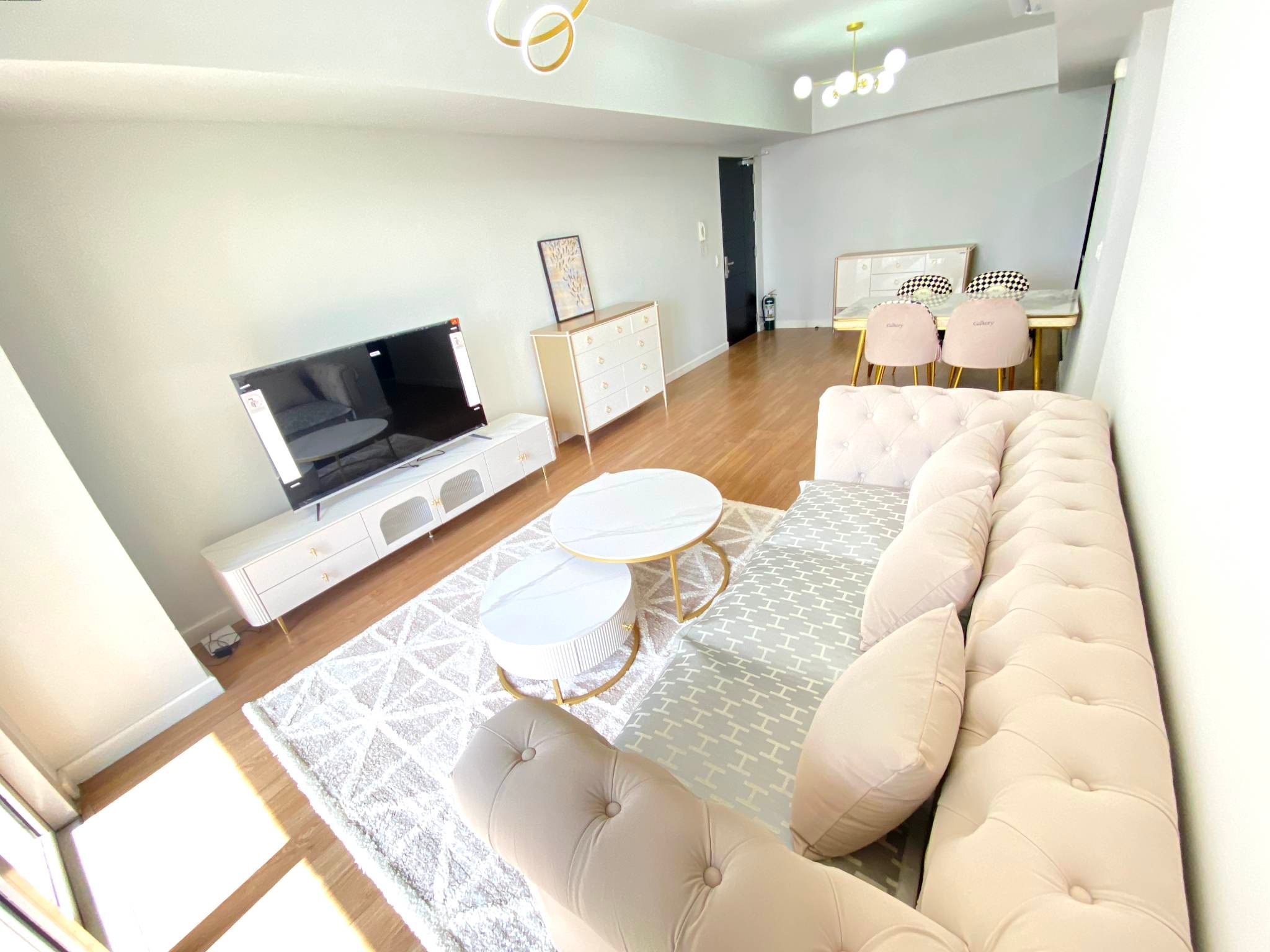 Taguig 2 BR w/ balcony for rent in BGC at Meridien Tower