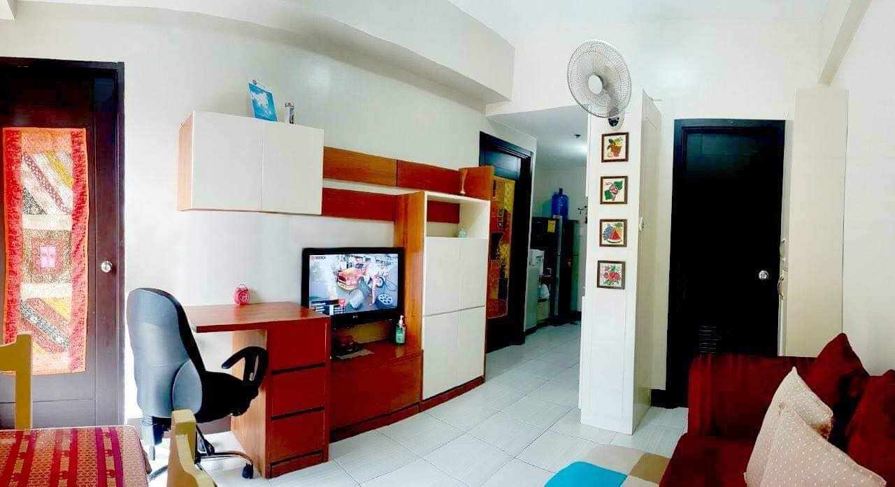 Paranaque 2 Bedroom w/ balcony and parking for sale near NAIA