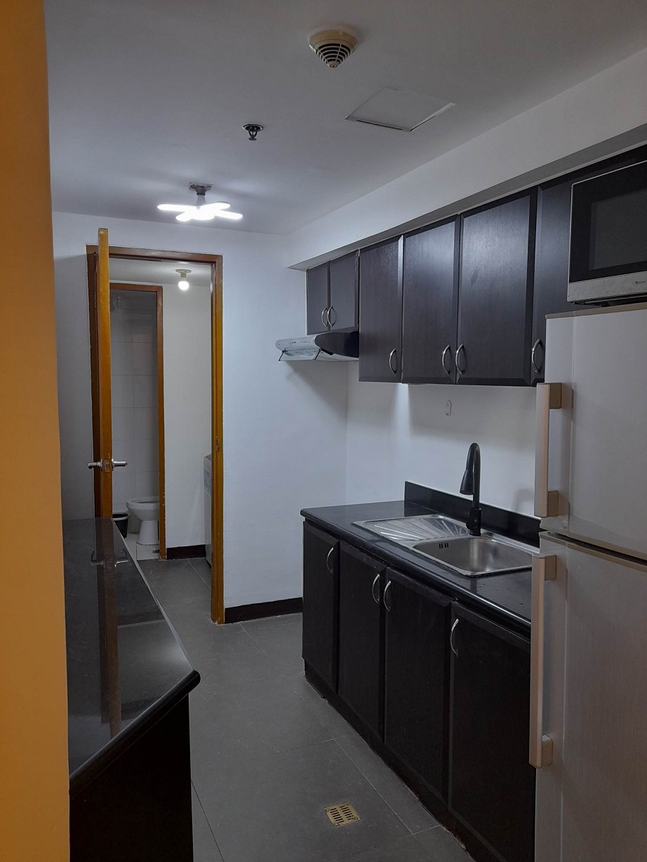 Pasay 2 BR for sale w/ parking at Montecito in Newport City near NAIA 3