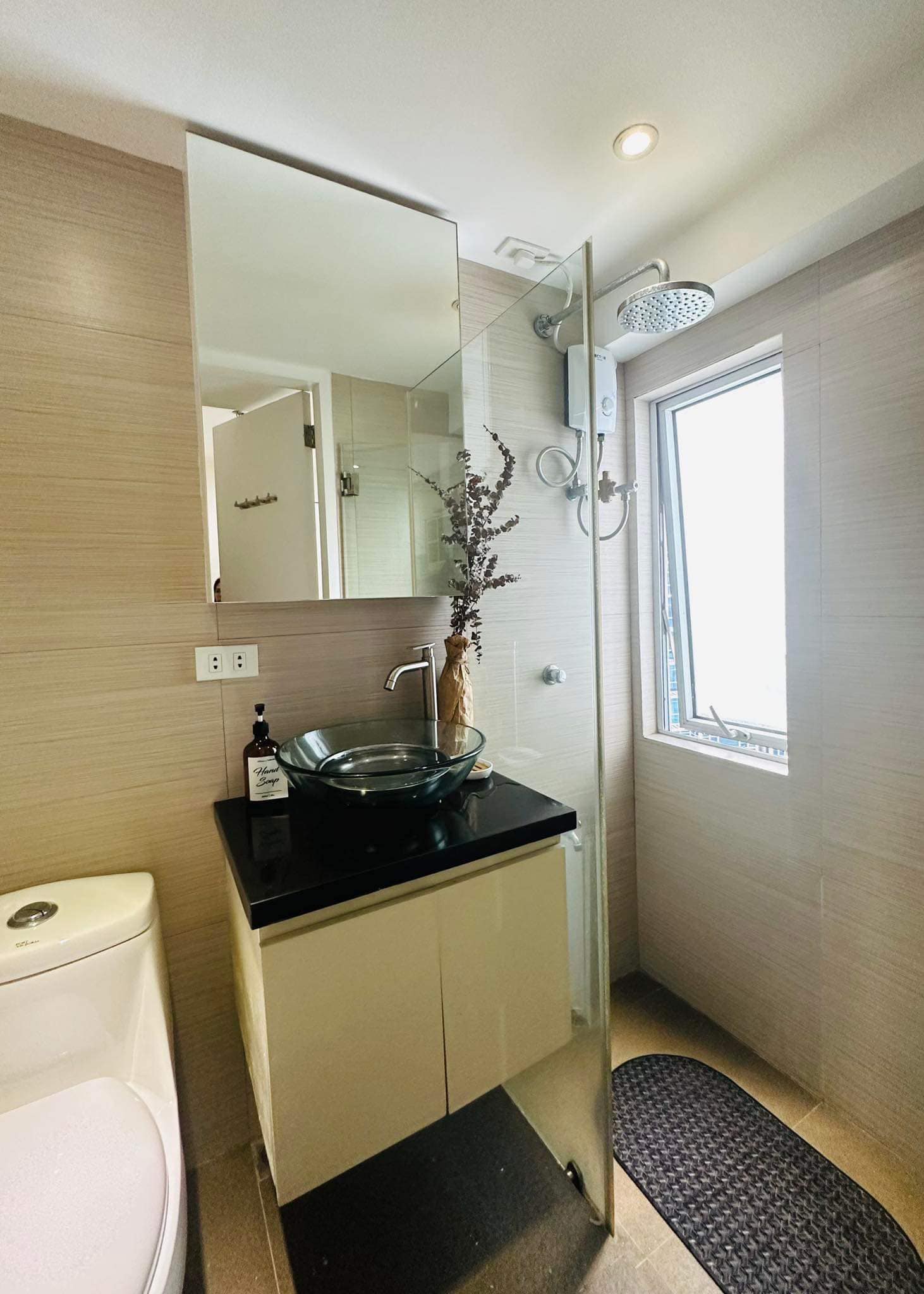 Taguig 2 bedroom for sale in Fort Victoria BGC near St. Lukes