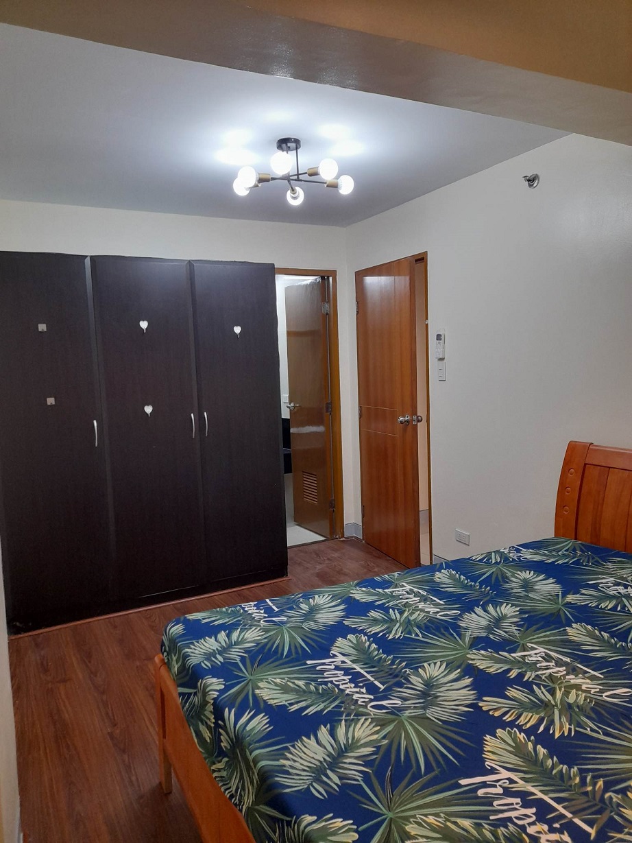 Pasay 2 BR for sale w/ parking at Montecito in Newport City near NAIA 3