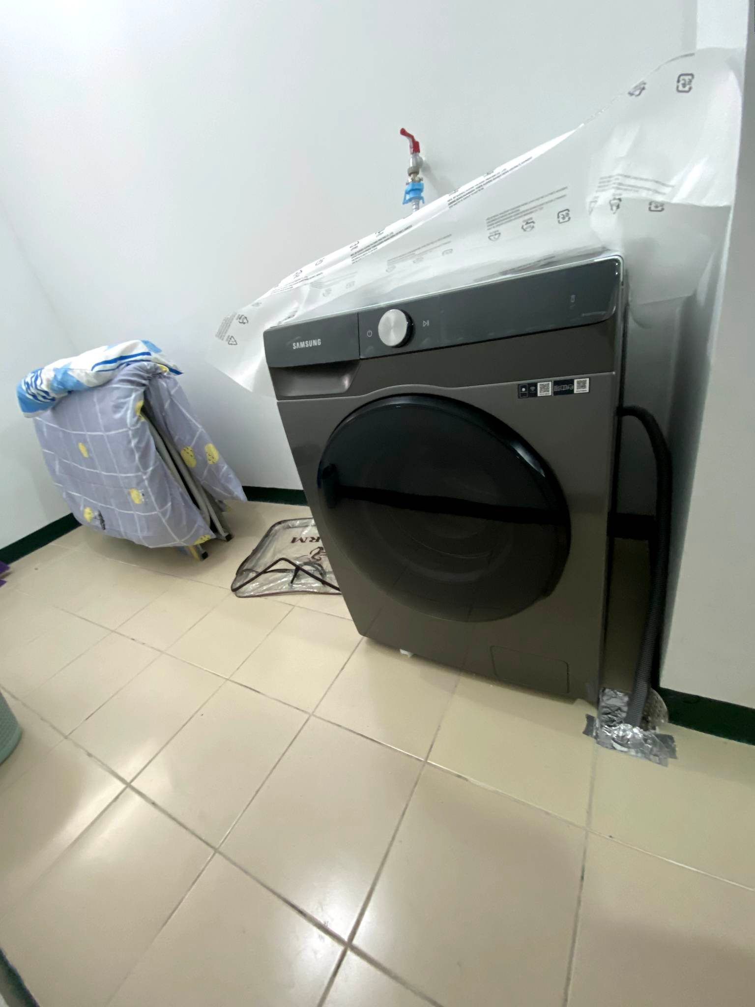 Taguig 2 BR w/ balcony for rent in BGC at Meridien Tower