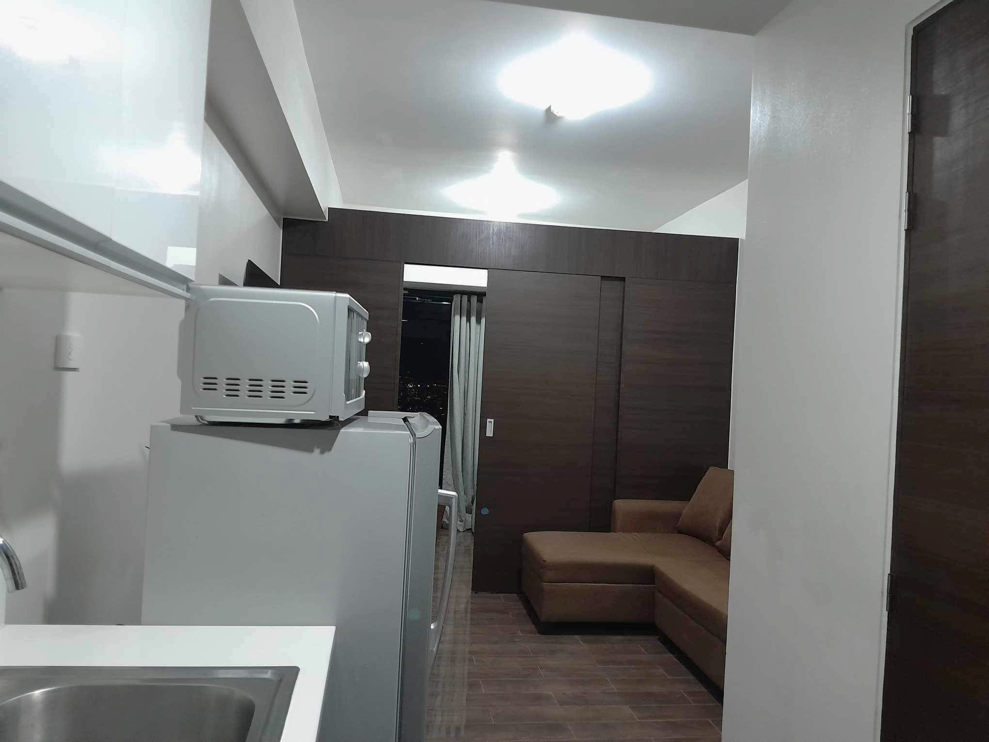 Condo Unit For Rent – 41st Floor at Air Residences