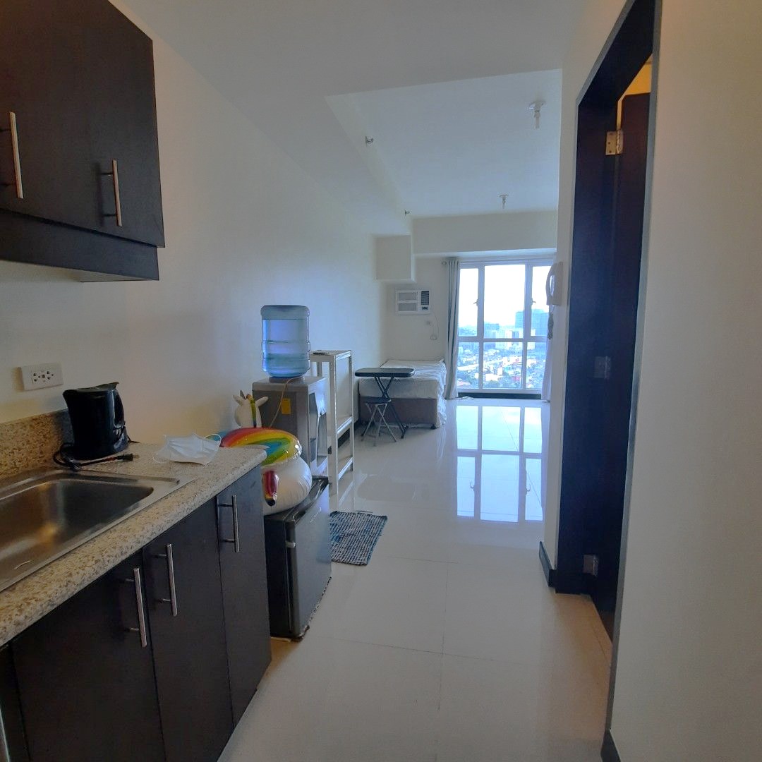 Condo Unit For Rent – 20th Floor Tower B at Axis Residences