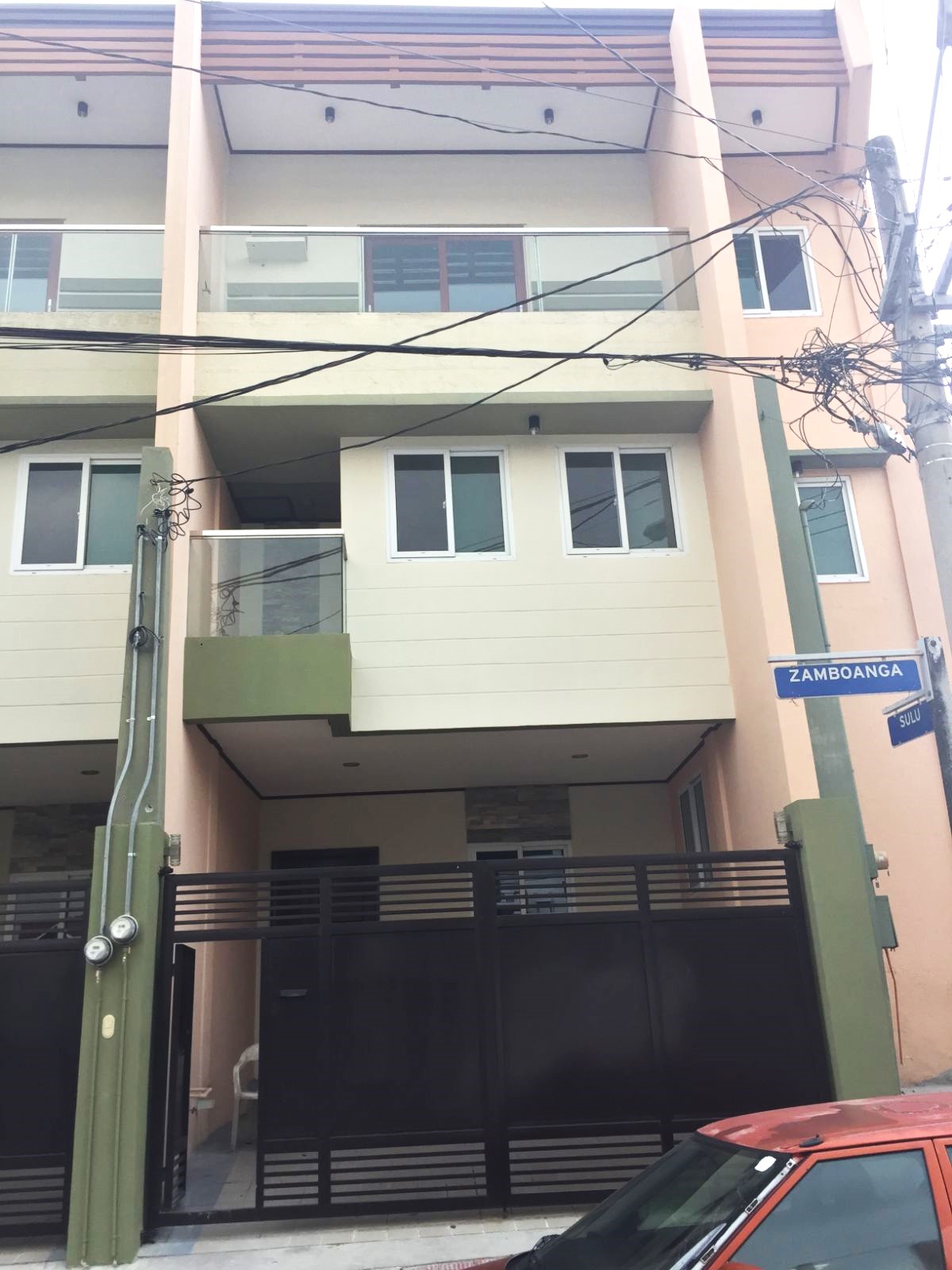 3-Storey 3 Bedrooms Townhouse at Barangay Nayong Kanluran