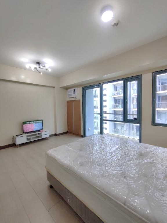 Condo Unit For Sale – 5th Floor Cluster 1 at Two Palm Tree Villas Newport City
