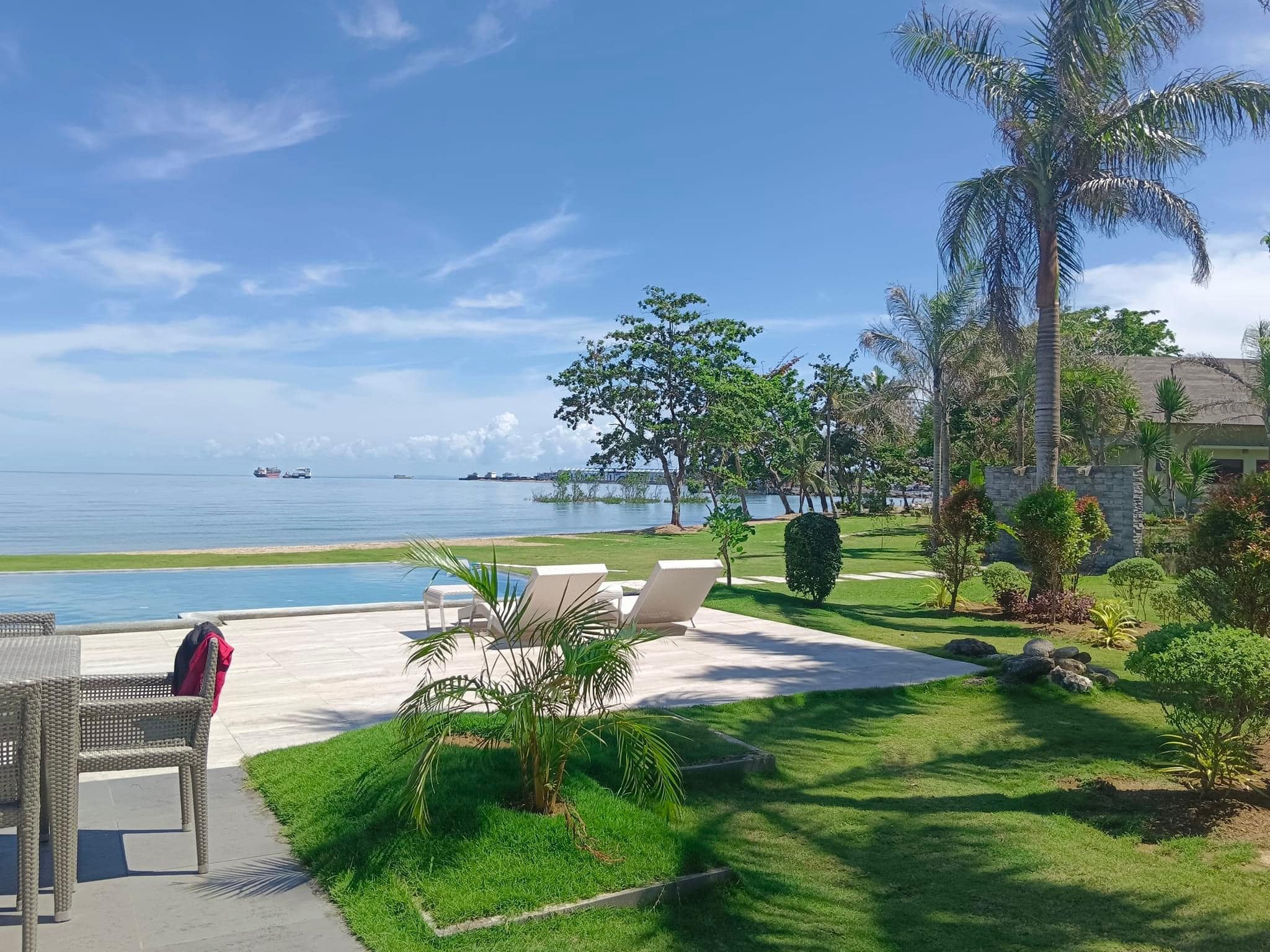 BUNGALOW BEACH HOUSE CEBU @ ADUNA DANAO