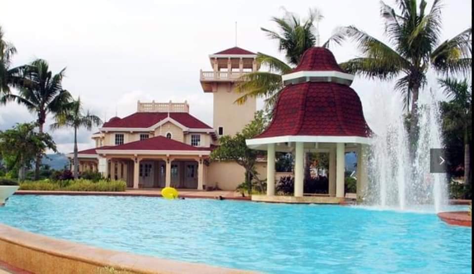 modern 5BR HOUSE CORONA DEL MAR TALISAY CEBU