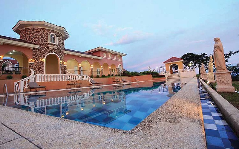 READY FOR OCCUPANCY 4br house CAMELLA RIVERFRONT