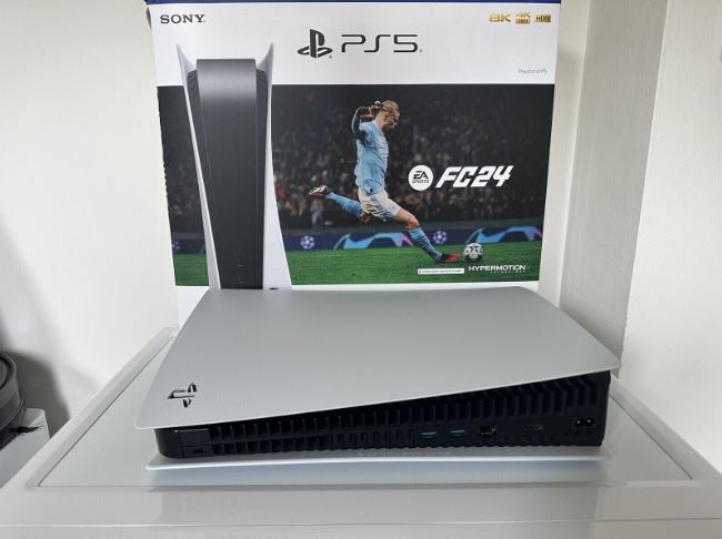 new Sony PlayStation 5 (PS5) – 825GB console + 4 games ( Ea Sports 24 Fc ) With Controllers