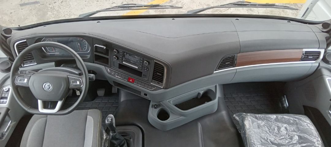 Shacman X5000 tractor head 6 wheel 4×2