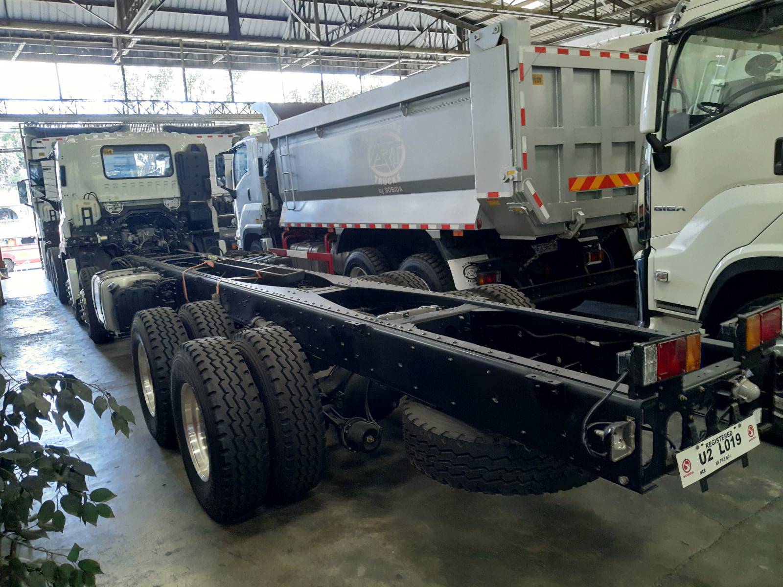 Isuzu giga cyh 8×4 rigid truck cab & chassis