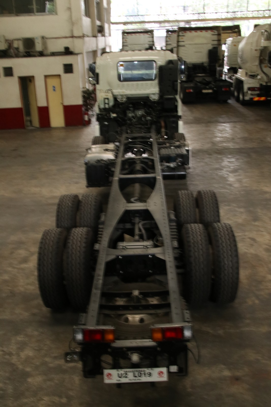 Isuzu giga cyh 8×4 rigid truck cab & chassis