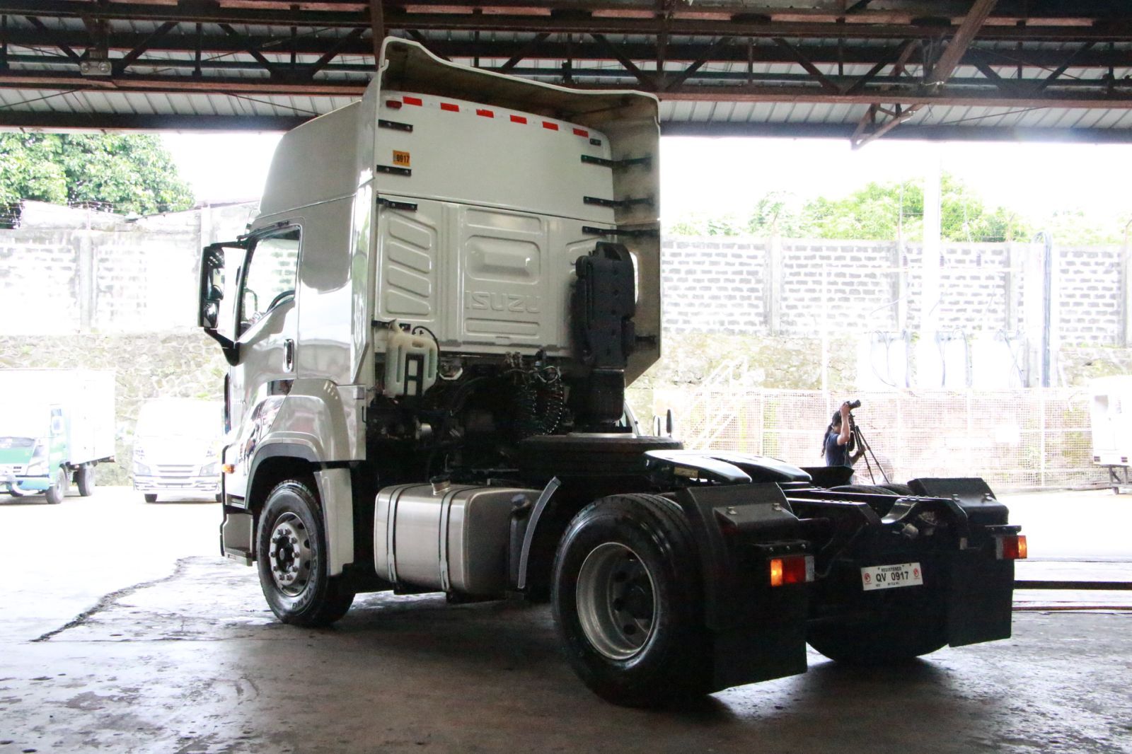 Isuzu giga exr 4×2 tractor head prime mover truck
