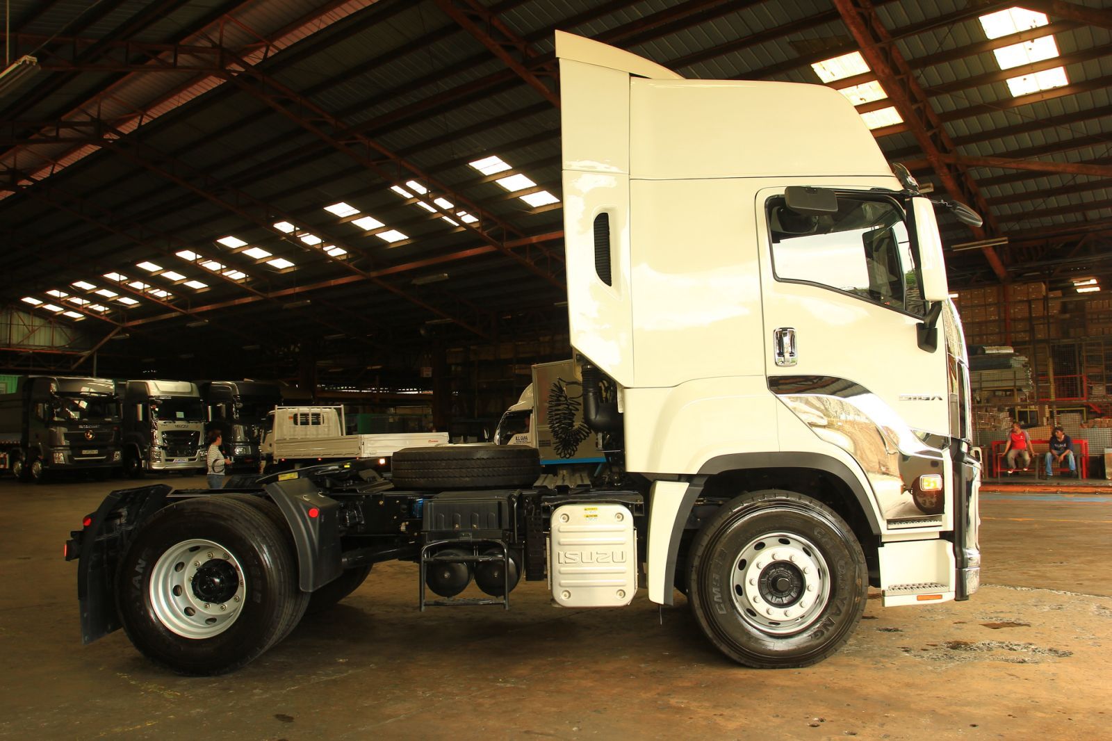 Isuzu giga exr 4×2 tractor head prime mover truck