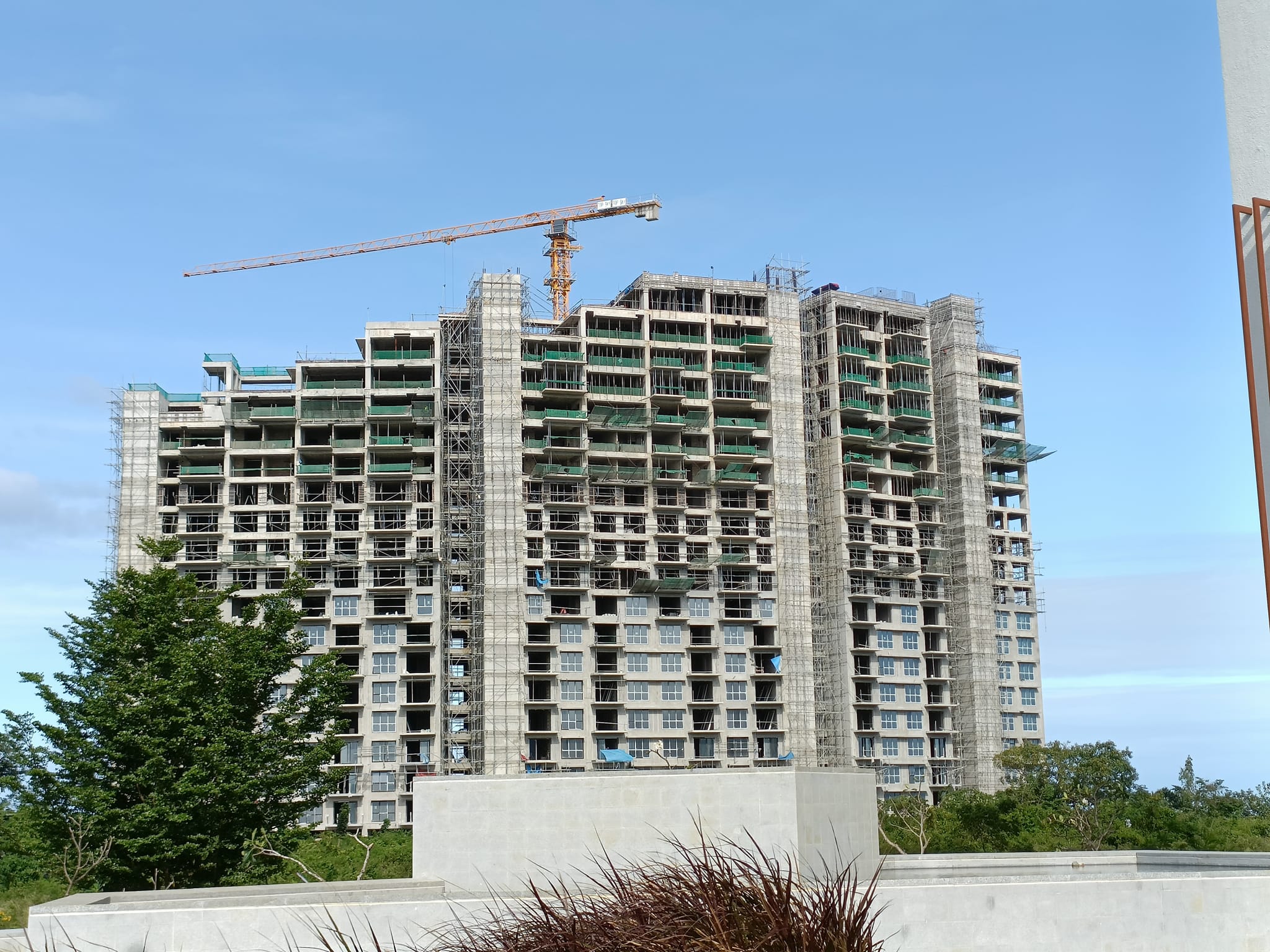 ARUGA HIGH END BEACH FRONT CONDO MACTAN CEBU 1BR W PARKING