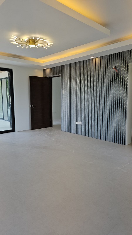 ROYALE ESTATES HOUSE WITH POOL INSIDE HIGH END SUBDIVISION