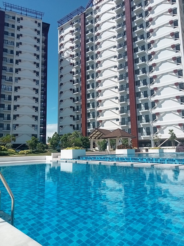 2BR WITH PARKING AT Php5. 5M Royal OceanCrest Mactan Cebu