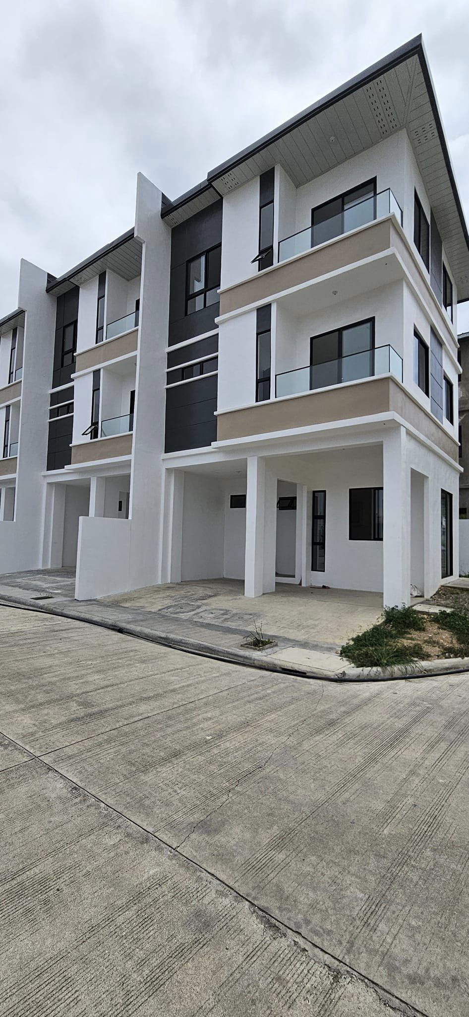 townhouse with 2 carpark TALAMBAN CEBU CITY ACROPOLIS