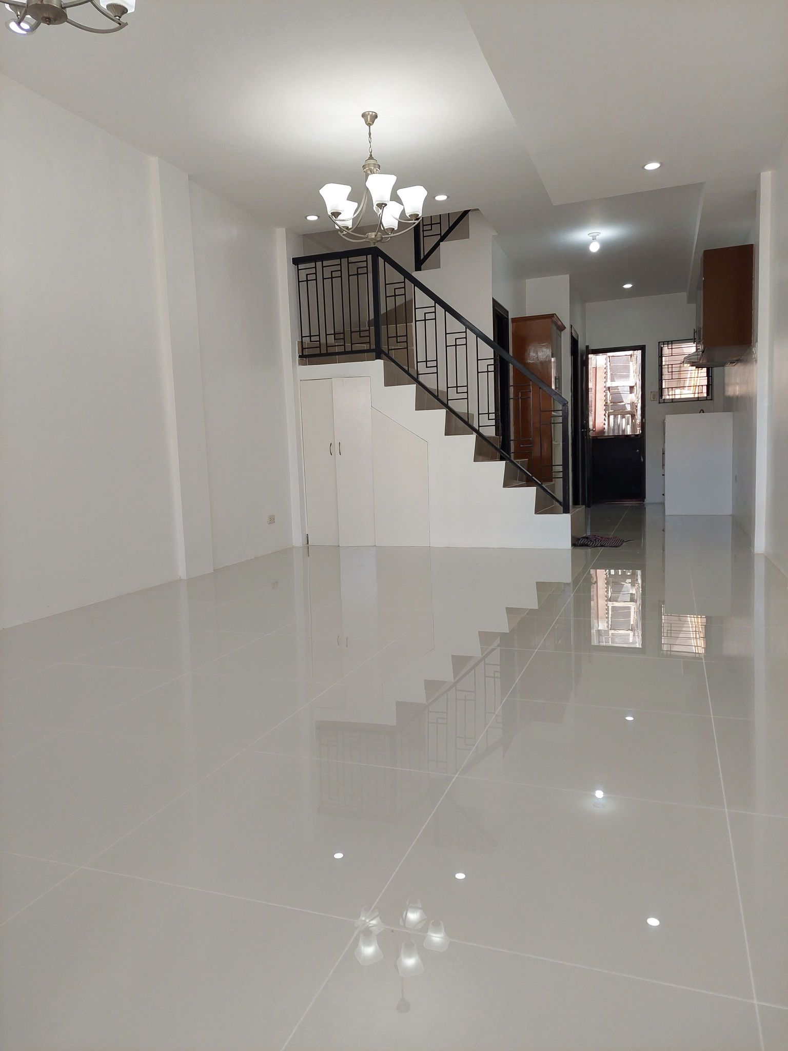 NEWLY RENOVATED TRIPLEX 2-STOREY TOWNHOUSE FOR SALE 6.7M
