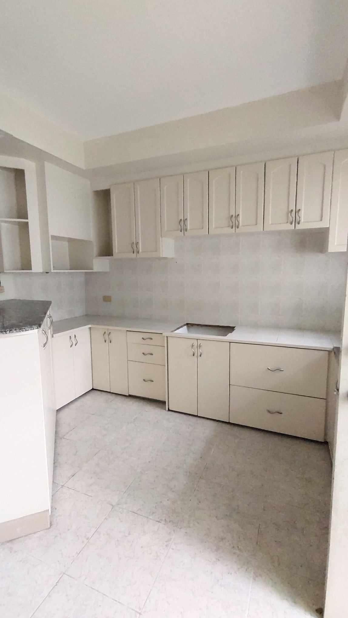 Townhouse for Sale in BF Resort Village 6.2M