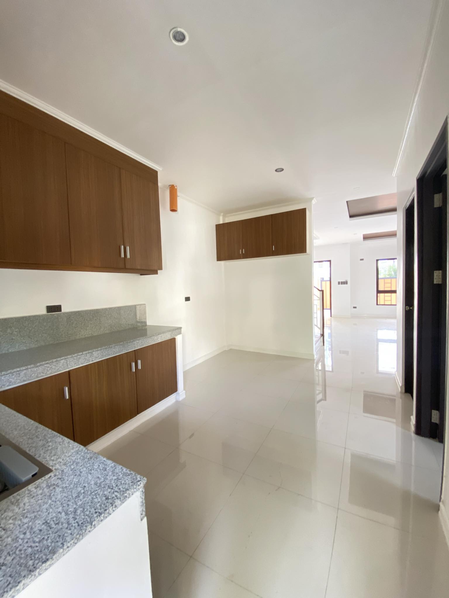Duplex House for Sale in BF Resort Village, Las Piñas City 15M