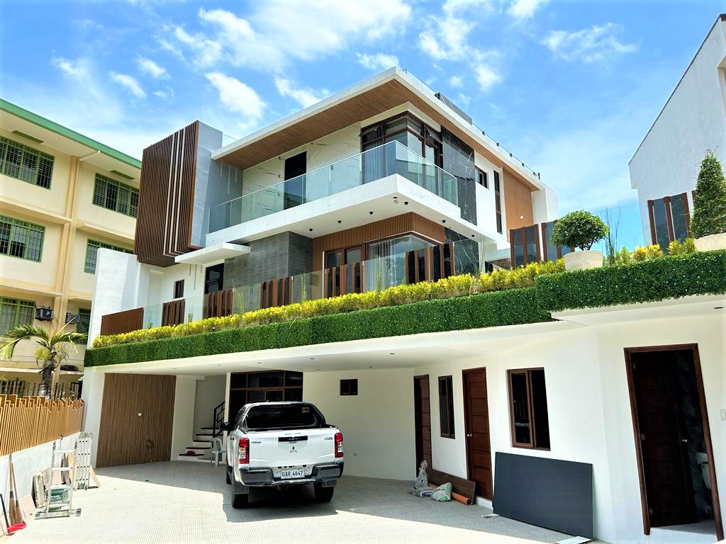 House with Pool in Vista Grande Talisay Cebu