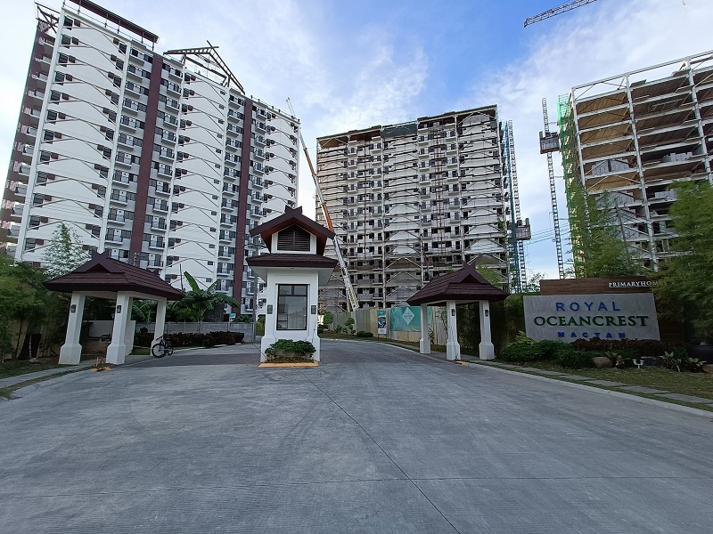 AFFORDABLE RESORT CONDO MACTAN CEBU ROYAL OCEAN CREST