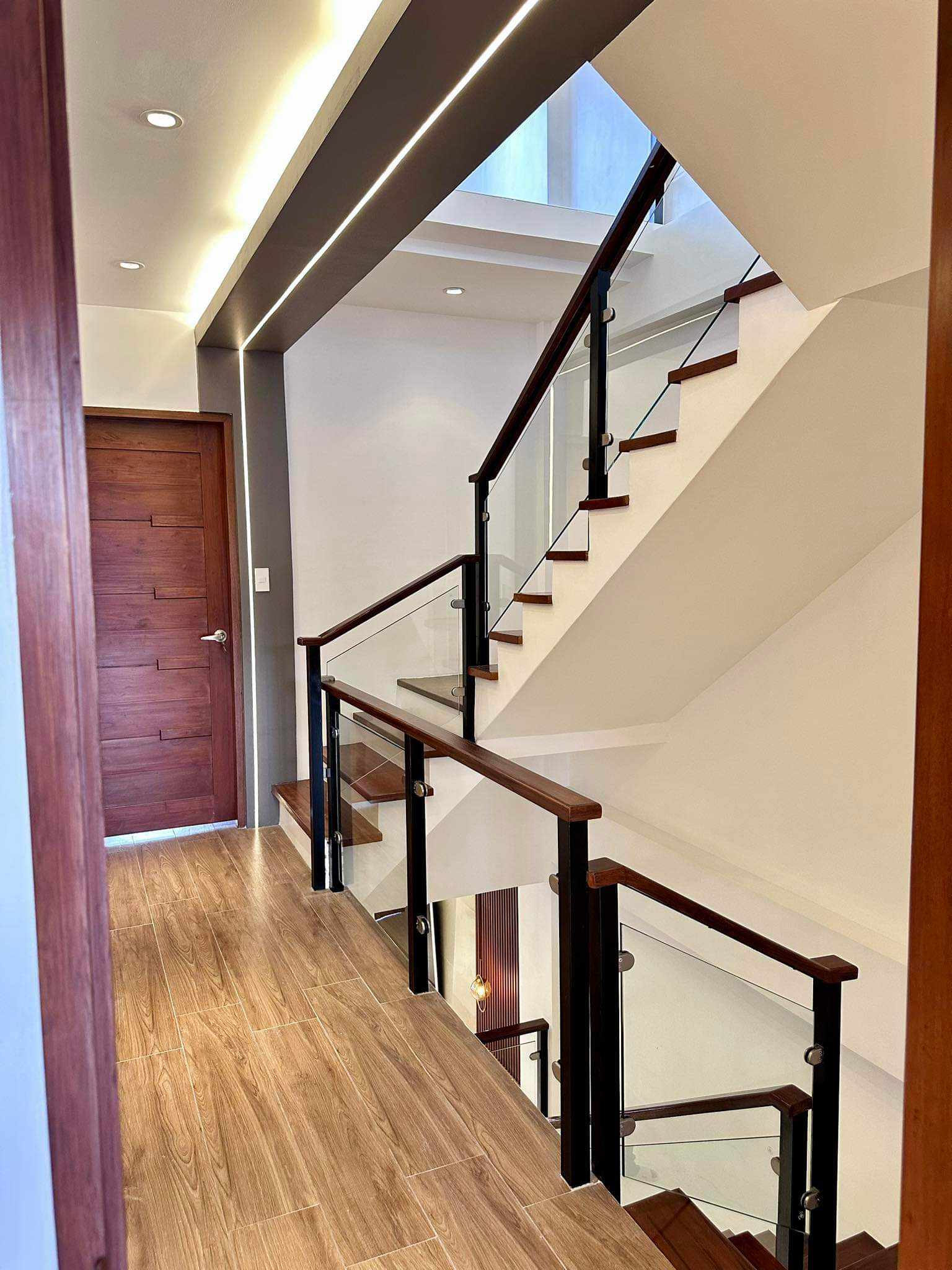 3 Storey Single Detached House for Sale in BF Resort Village 24.3M