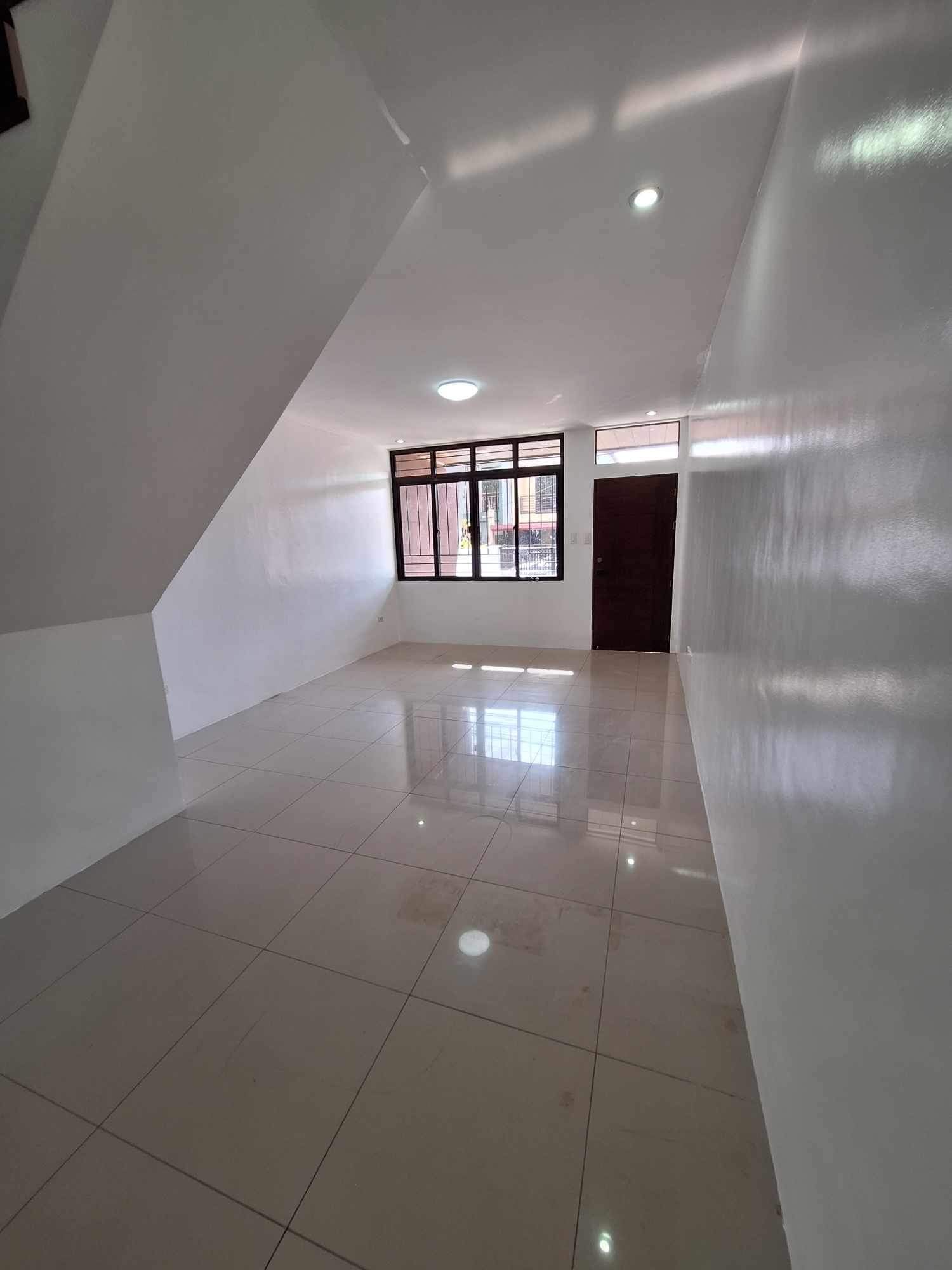House for Sale in Las Piñas City 7.5M