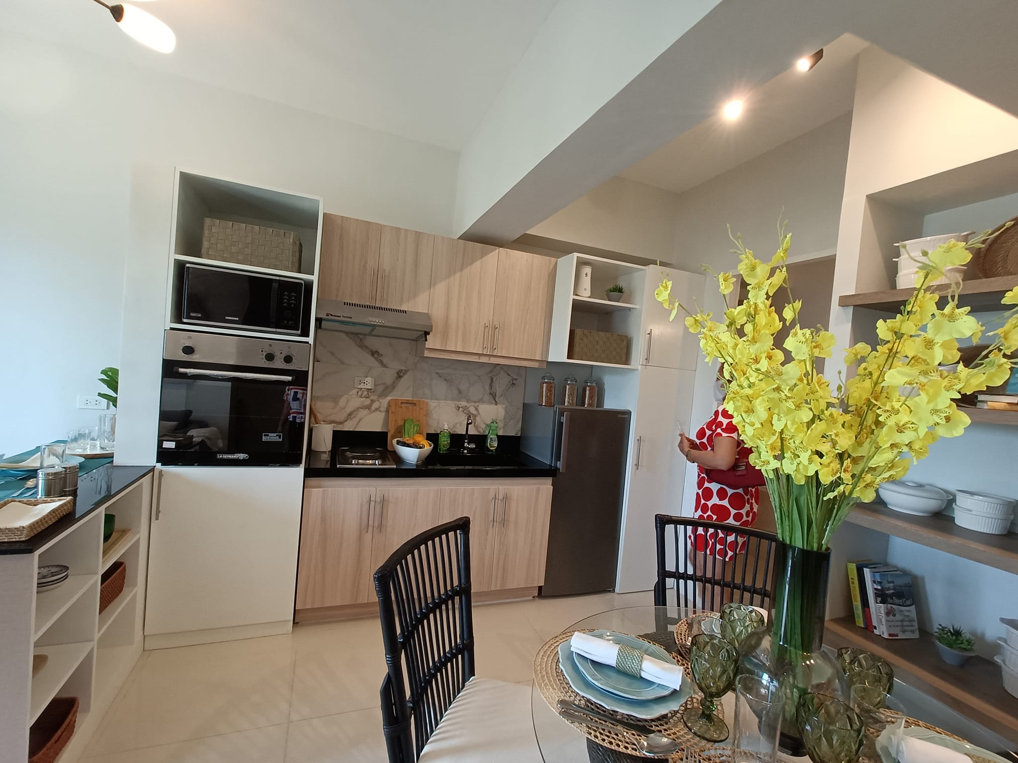 2BR WITH PARKING 60 SQM CONDO MACTAN CEBU ROYAL OCEAN CREST