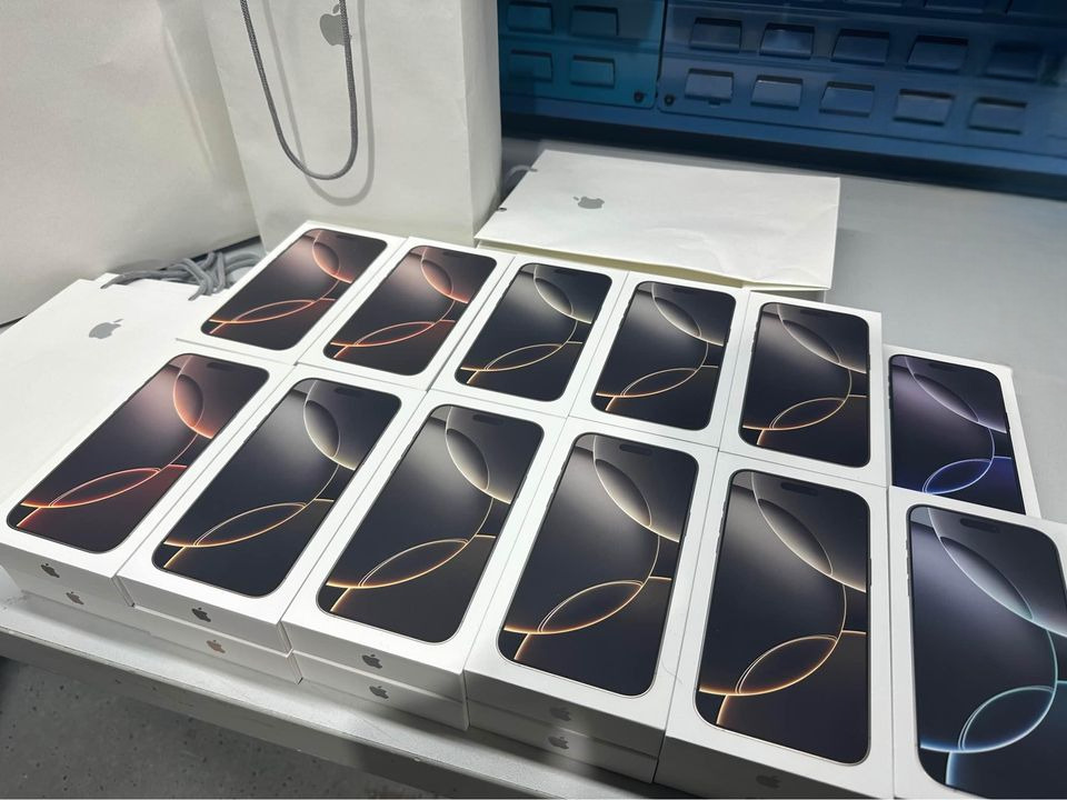 APPLE IPHONE 16PRO MAX UNLOCKED + 1YEAR APPLE WARRANTY.