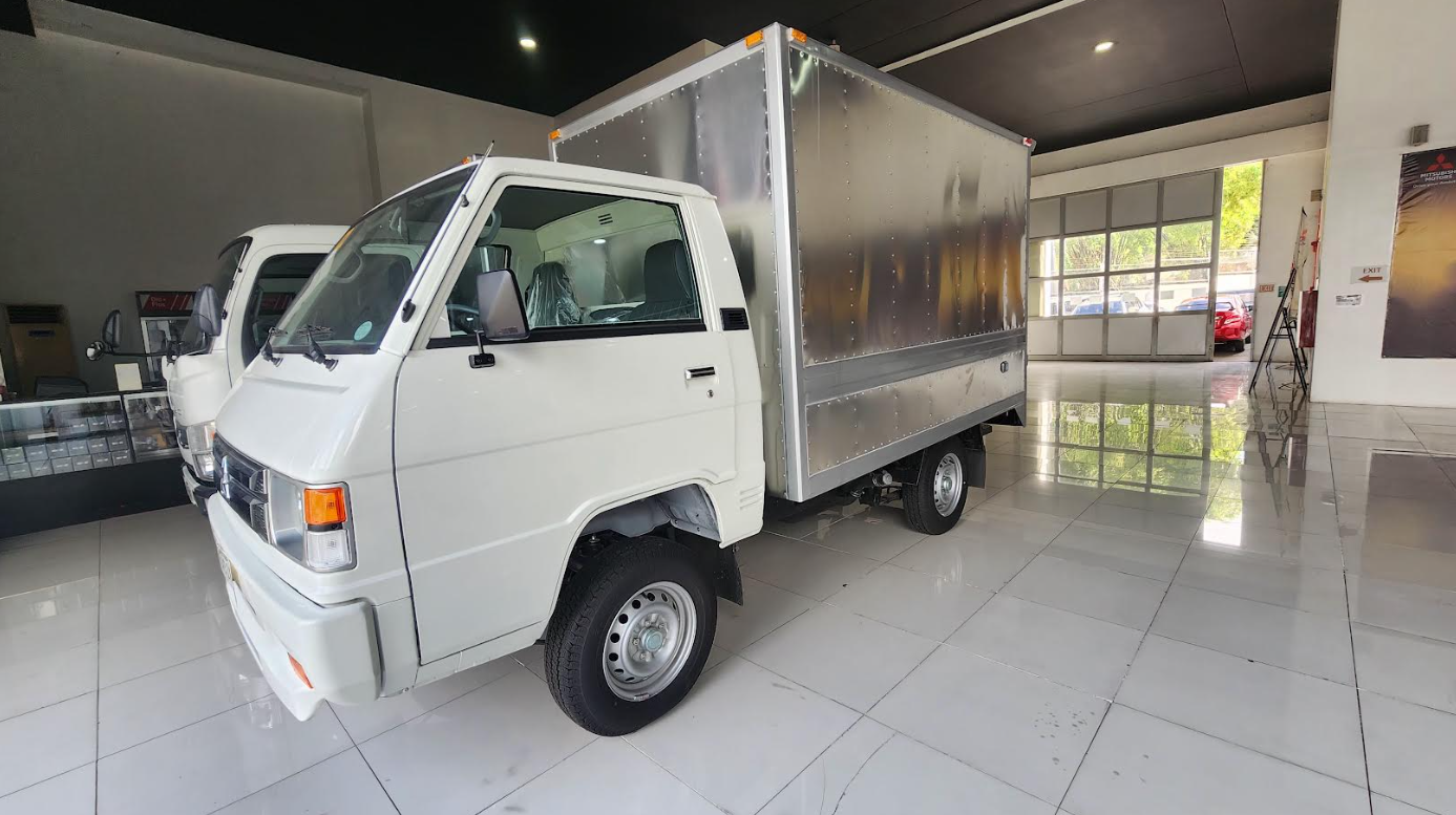MITSUBISHI L300