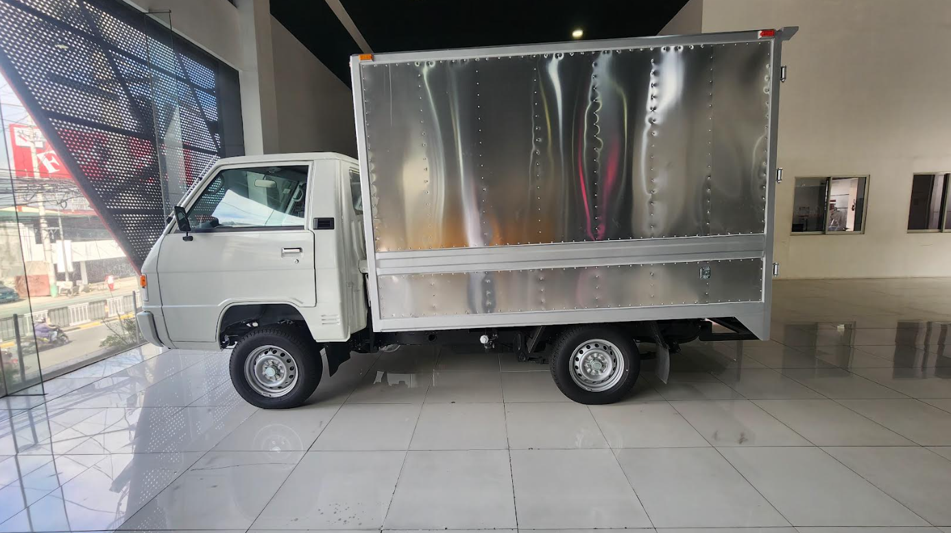 MITSUBISHI L300
