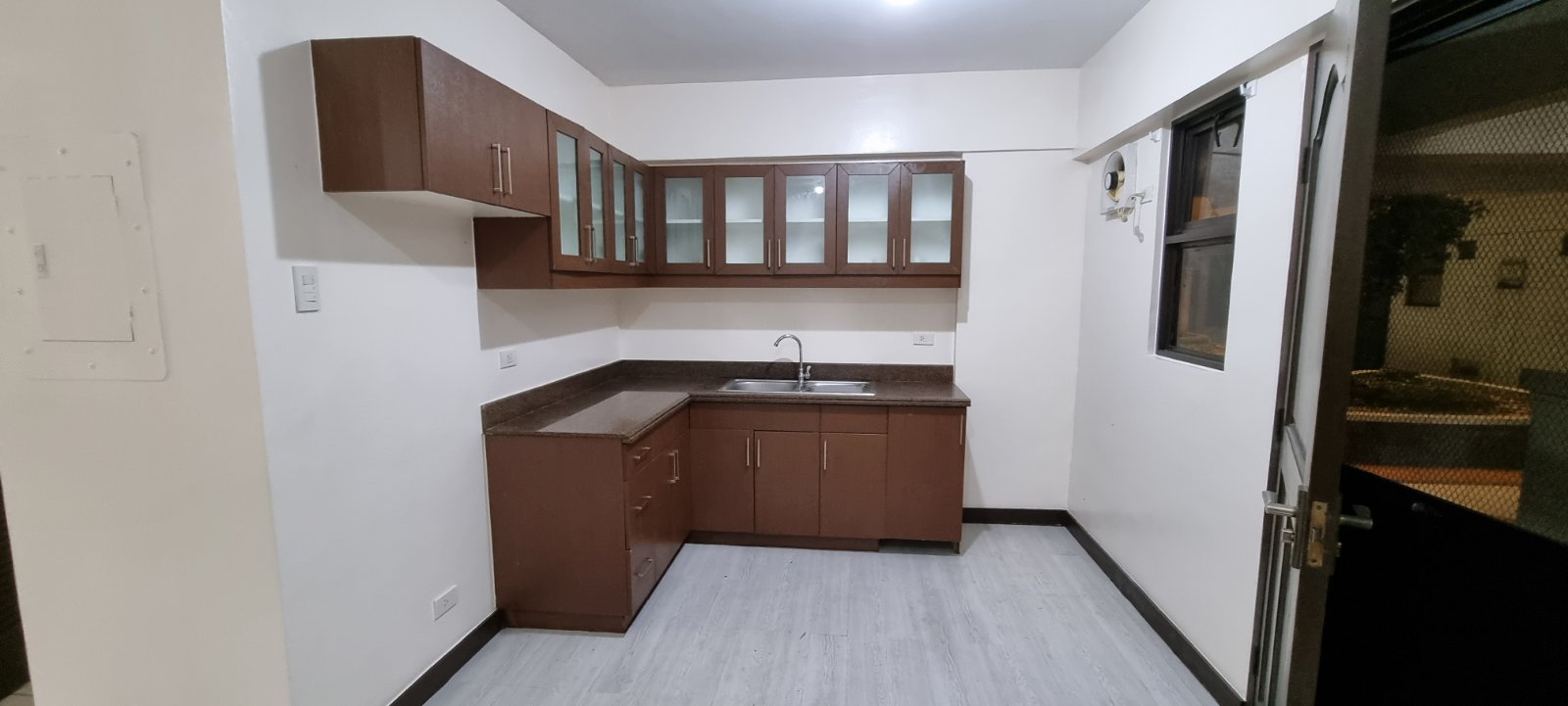 Unfurnished 2 Bedroom Condo Unit For Rent – Unit 112 Pansea Building Royal Palm Residences