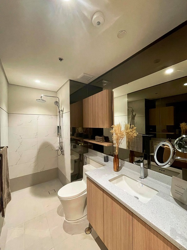 NEAR COMPLETION HIGH END CONDO CEBU LUCIMA 2BR