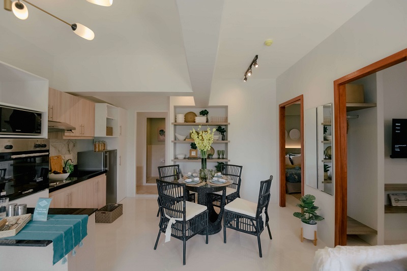 PRESELLING BEACH CONDO MACTAN CEBU ROYAL OCEAN CREST 2