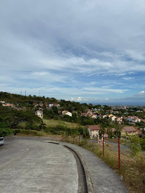 OVERLOOKING 3BR HOUSE CAMELLA TALISAY CEBU